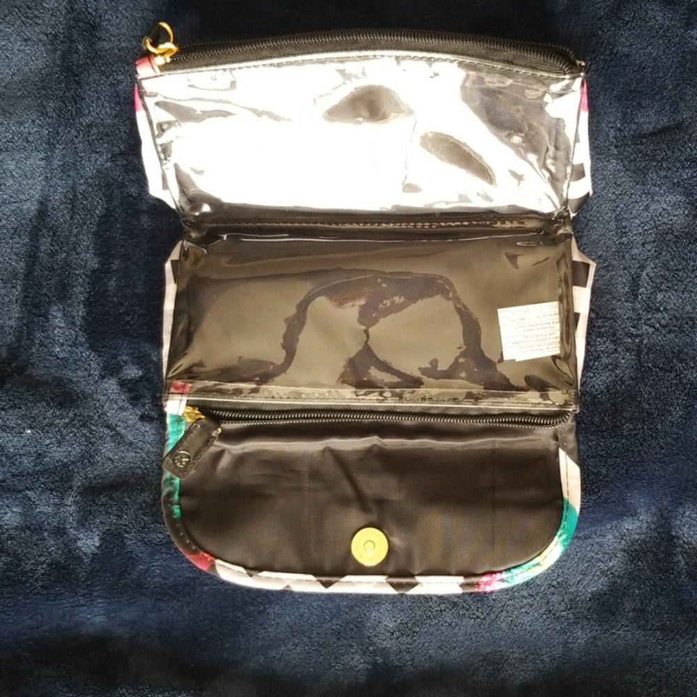 Makeup bag - Picture 2 of 3